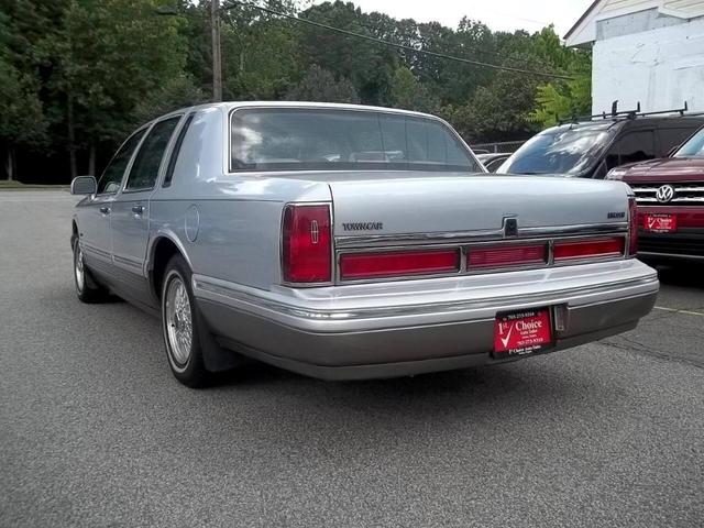 Photo of 1997 Silver Lincoln Town Car
