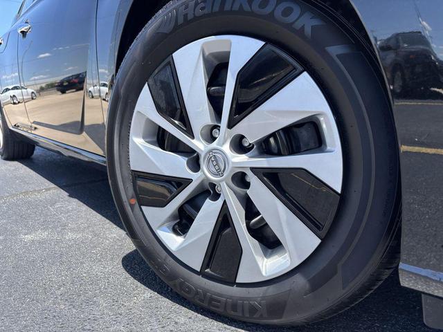 Photo of 2025 Super Black Nissan Altima