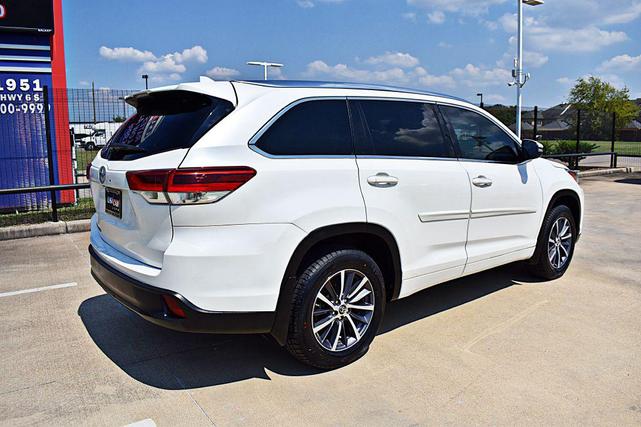 Photo of 2017 WHITE Toyota Highlander