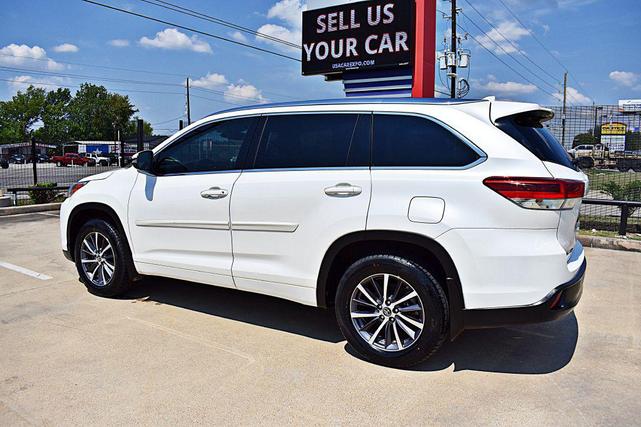 Photo of 2017 WHITE Toyota Highlander