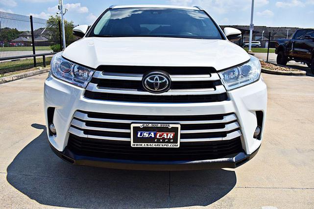 Photo of 2017 WHITE Toyota Highlander