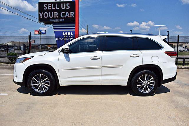 Photo of 2017 WHITE Toyota Highlander