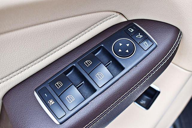 Photo of 2018 BLUE Mercedes-Benz GLE 350