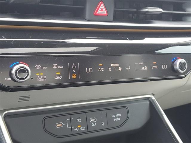 Photo of 2025 Ceramic Silver Kia Carnival