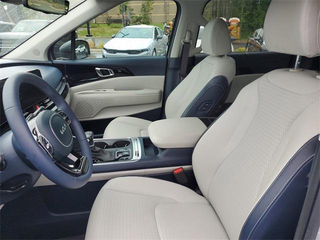 Photo of 2025 Ceramic Silver Kia Carnival