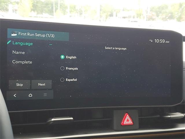 Photo of 2025 Ceramic Silver Kia Carnival