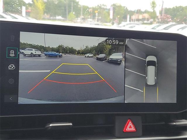 Photo of 2025 Ceramic Silver Kia Carnival