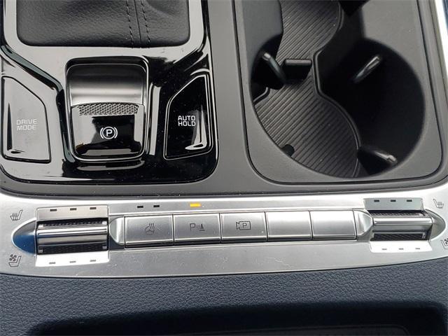 Photo of 2025 Ceramic Silver Kia Carnival