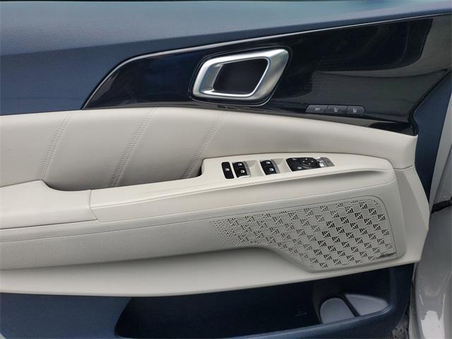 Photo of 2025 Ceramic Silver Kia Carnival