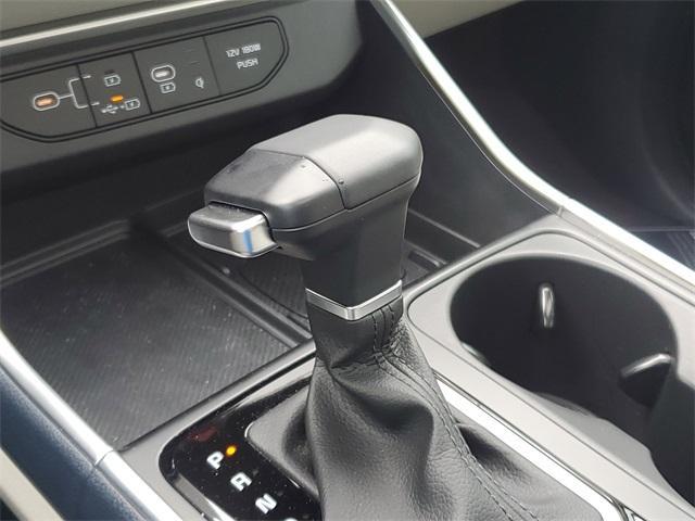 Photo of 2025 Ceramic Silver Kia Carnival