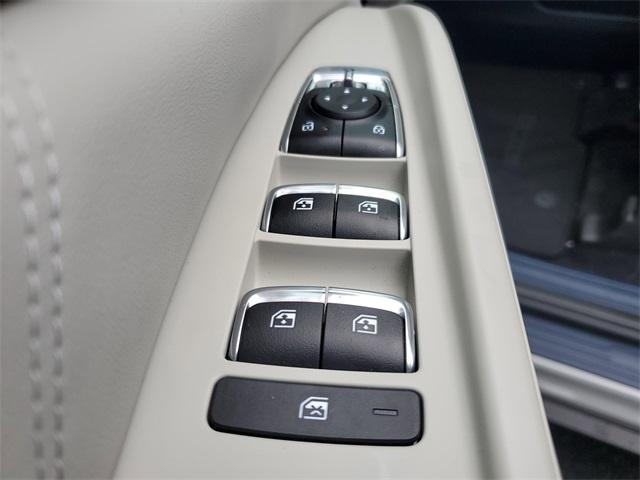 Photo of 2025 Ceramic Silver Kia Carnival