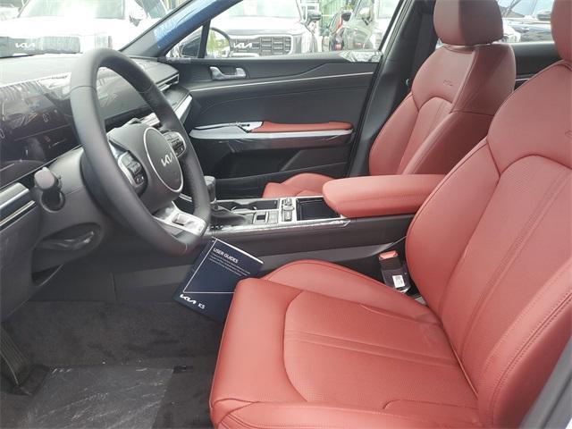 Photo of 2025 Snow White Pearl Kia K5