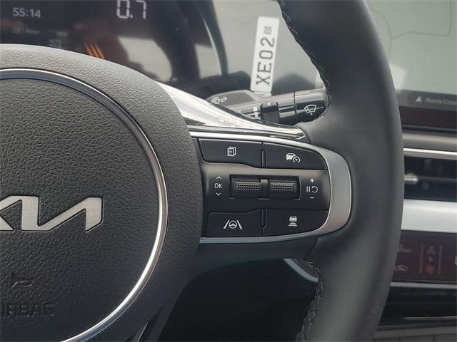 Photo of 2025 Snow White Pearl Kia K5