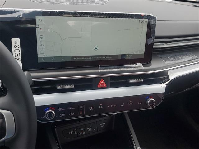 Photo of 2025 Snow White Pearl Kia K5