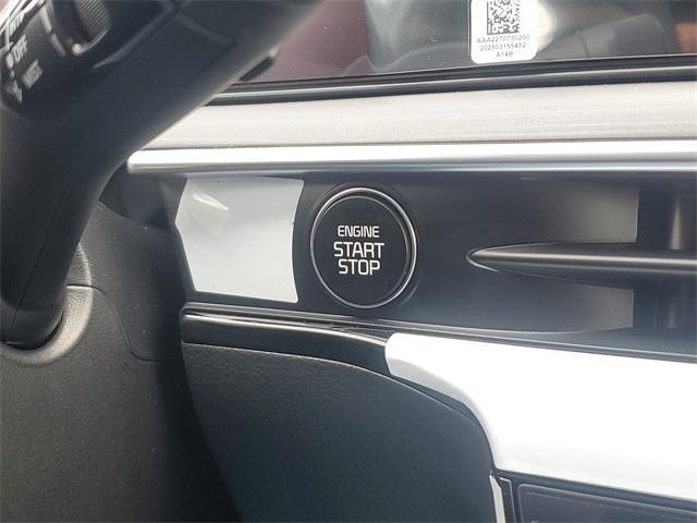 Photo of 2025 Snow White Pearl Kia K5