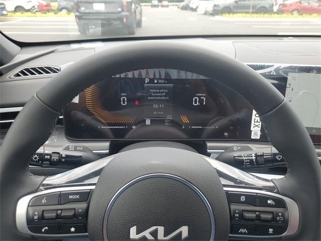 Photo of 2025 Snow White Pearl Kia K5