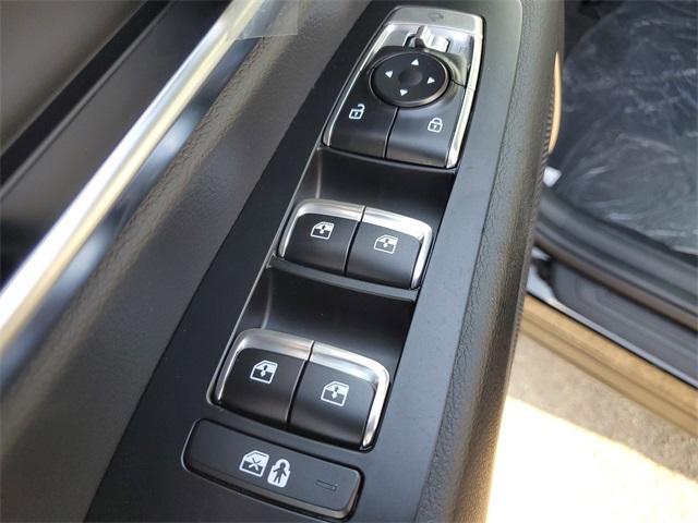 Photo of 2025 Ebony Black Kia Telluride