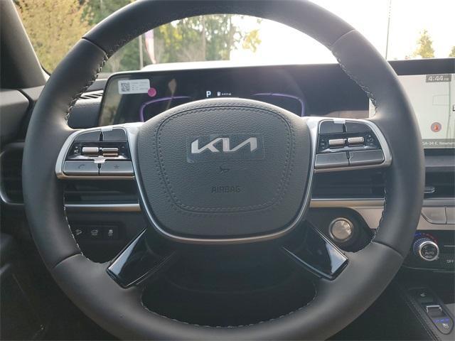 Photo of 2025 Ebony Black Kia Telluride