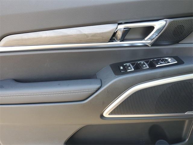 Photo of 2025 Ebony Black Kia Telluride