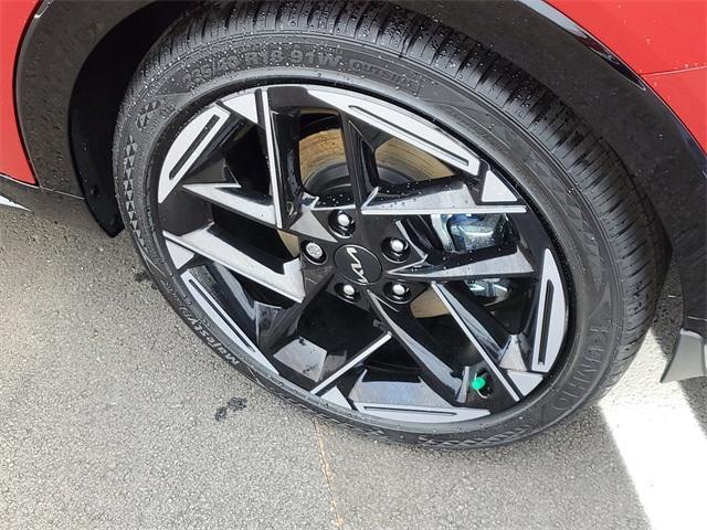 Photo of 2025 Currant Red Kia K4
