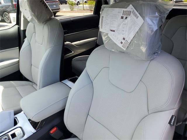 Photo of 2025 Ebony Black Kia Telluride