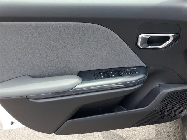 Photo of 2025 Snow White Pearl Kia K4