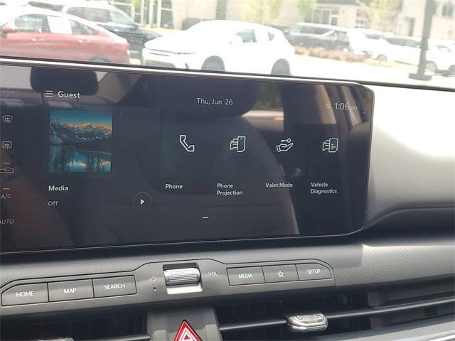 Photo of 2025 Snow White Pearl Kia K4