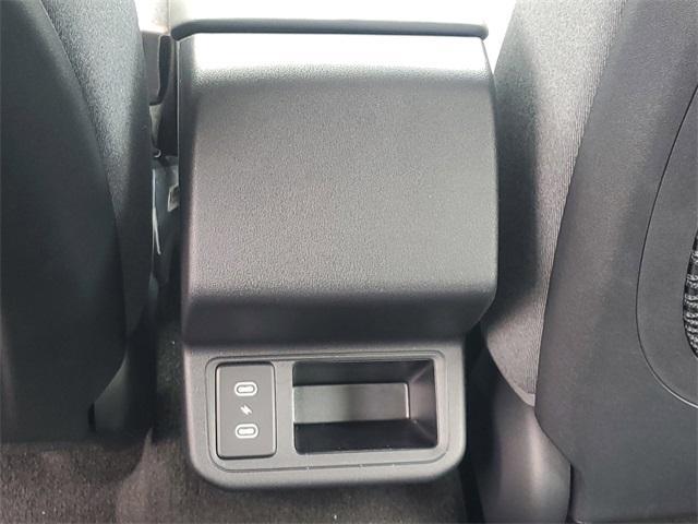 Photo of 2025 Snow White Pearl Kia K4