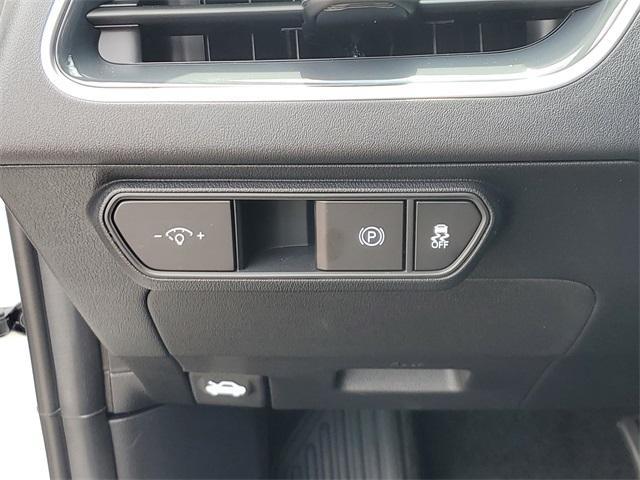 Photo of 2025 Snow White Pearl Kia K4
