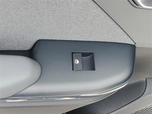 Photo of 2025 Snow White Pearl Kia K4