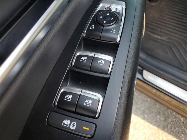 Photo of 2025 Ebony Black Kia Telluride