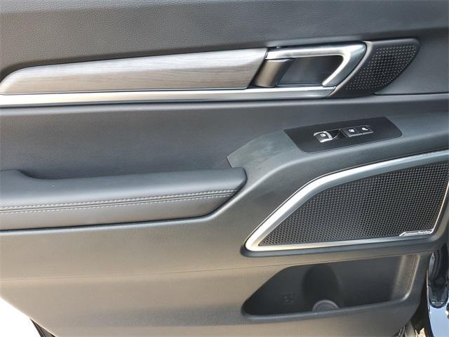 Photo of 2025 Ebony Black Kia Telluride