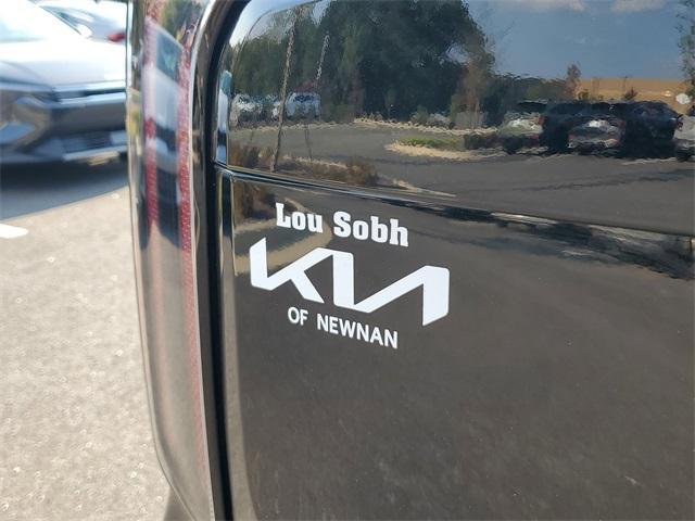 Photo of 2025 Ebony Black Kia Telluride