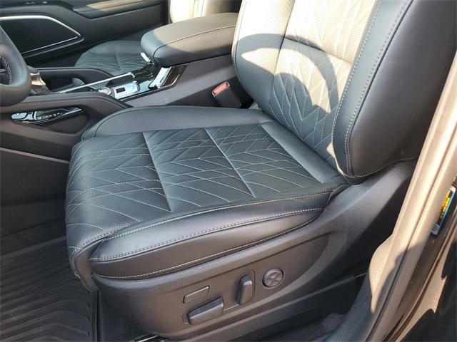 Photo of 2025 Ebony Black Kia Telluride