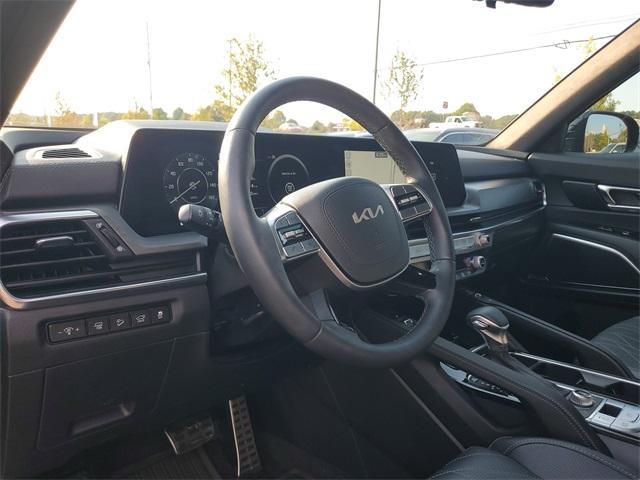 Photo of 2025 Ebony Black Kia Telluride