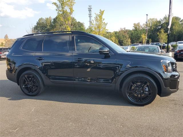 Photo of 2025 Ebony Black Kia Telluride