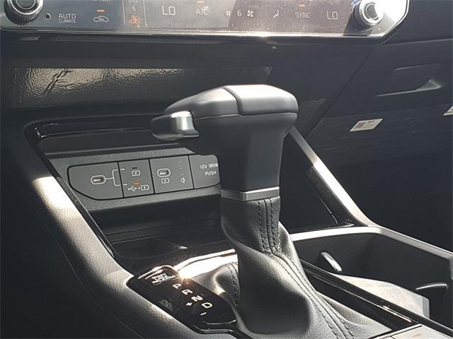 Photo of 2025 Snow White Pearl Kia K5