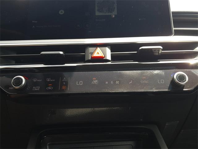 Photo of 2025 Snow White Pearl Kia K5