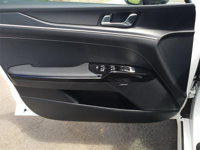 Photo of 2025 Snow White Pearl Kia K5
