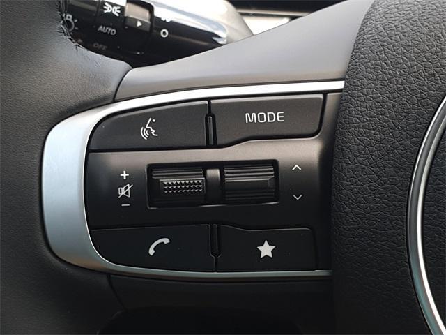 Photo of 2025 Snow White Pearl Kia K5