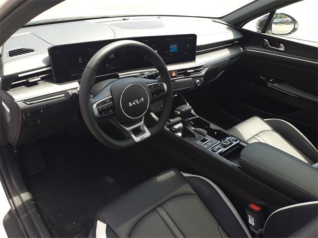 Photo of 2025 Snow White Pearl Kia K5