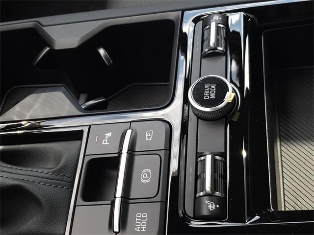 Photo of 2025 Snow White Pearl Kia K5