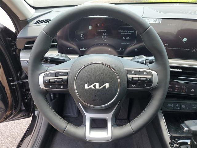 Photo of 2025 Aurora Black Pearl Kia K5