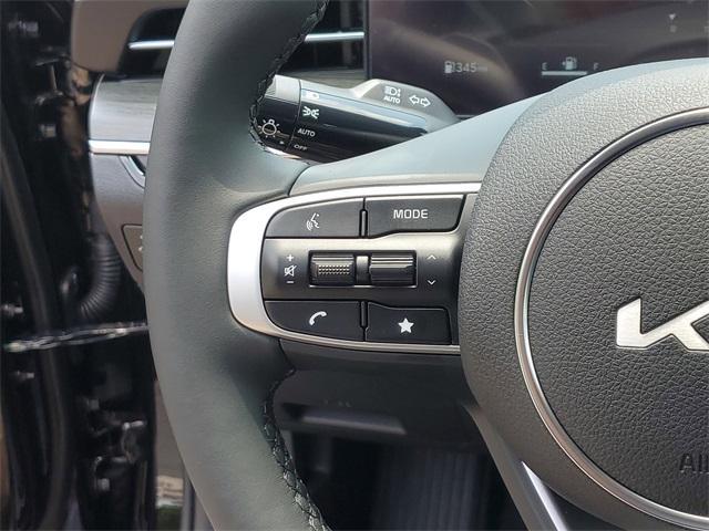 Photo of 2025 Aurora Black Pearl Kia K5
