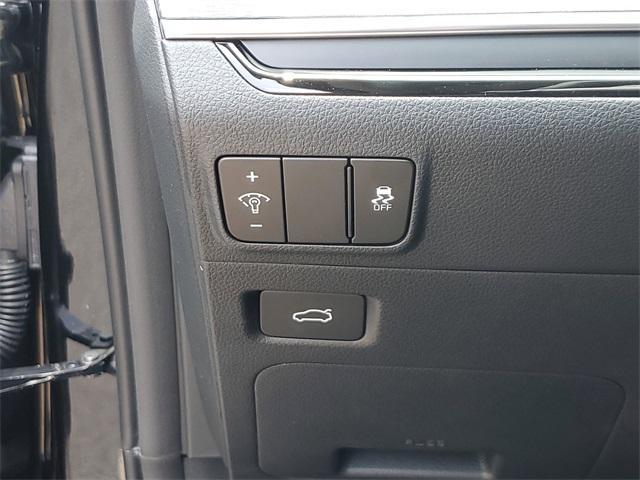 Photo of 2025 Aurora Black Pearl Kia K5