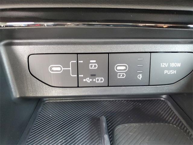 Photo of 2025 Aurora Black Pearl Kia K5