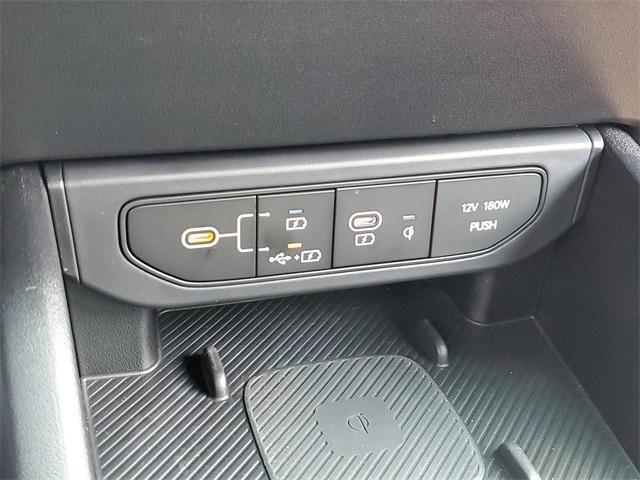 Photo of 2025 Aurora Black Pearl Kia K4