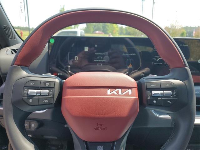Photo of 2025 Aurora Black Pearl Kia K4