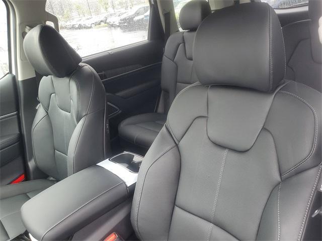 Photo of 2025 Glacial White Pearl Kia Telluride