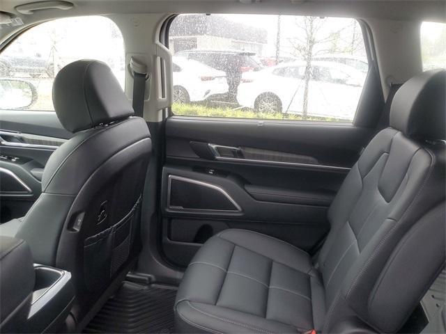Photo of 2025 Glacial White Pearl Kia Telluride